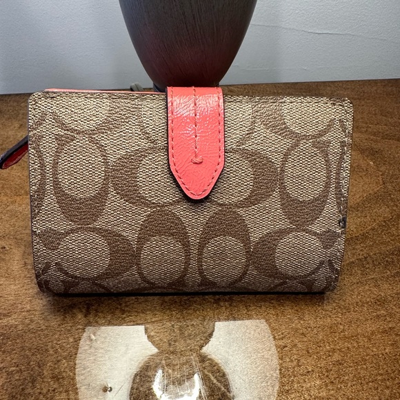 Coach Signature Wallet - Picture 2 of 5